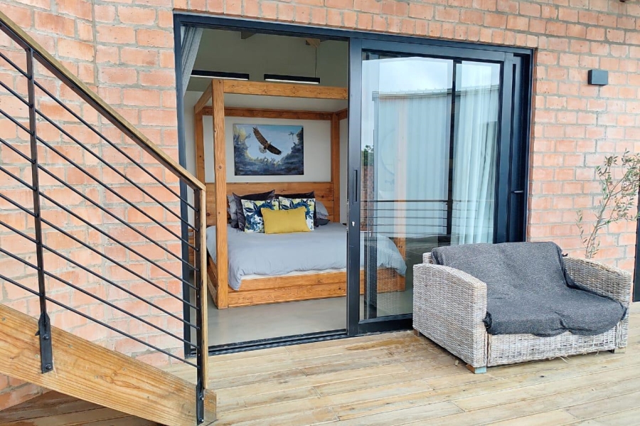 To Let 7 Bedroom Property for Rent in Wavecrest Eastern Cape